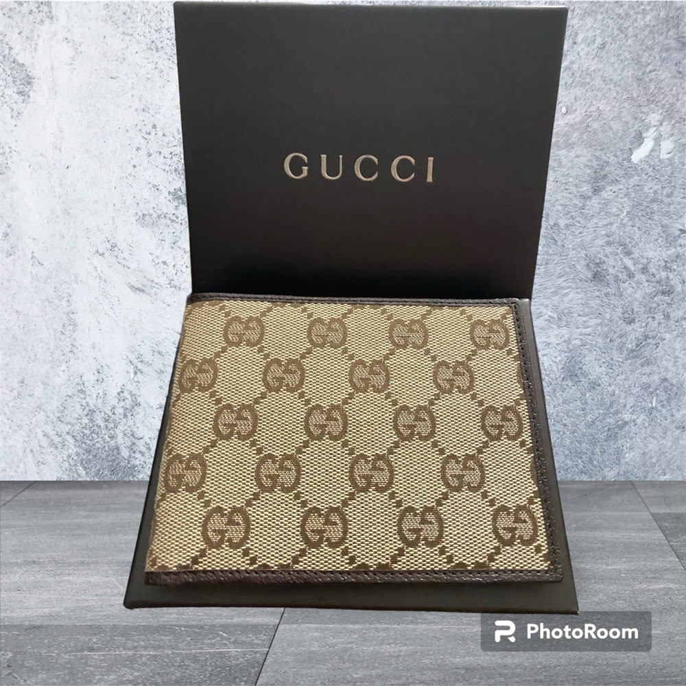 Gucci wallet excellent use  condition!!